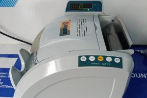 MÁY ĐẾM TIỀN SAZKA - TB0605
